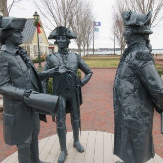 3-statues-Yorktown